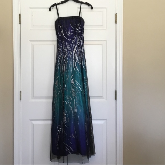 Cache Prom/Formal Dress 🌌 - Picture 2 of 8